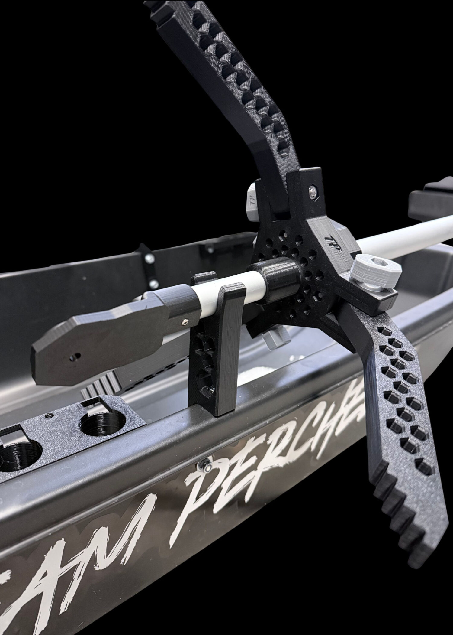 PERCHEET Pilkkianturitelineen kiinnikkeet ahkioon